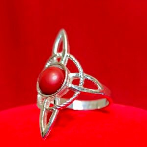 Anillo Nudo de Bruja (Rojo)